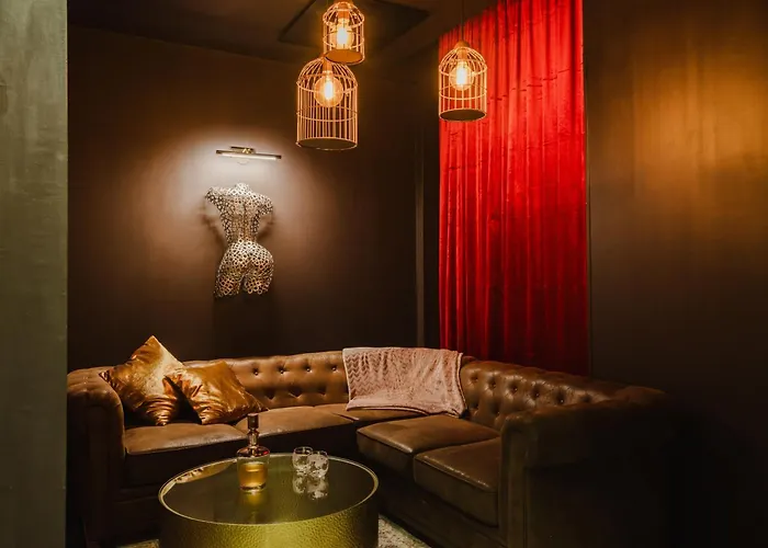 Love Room Les Private Places - Lit King Size Et Jacuzzi Prive
