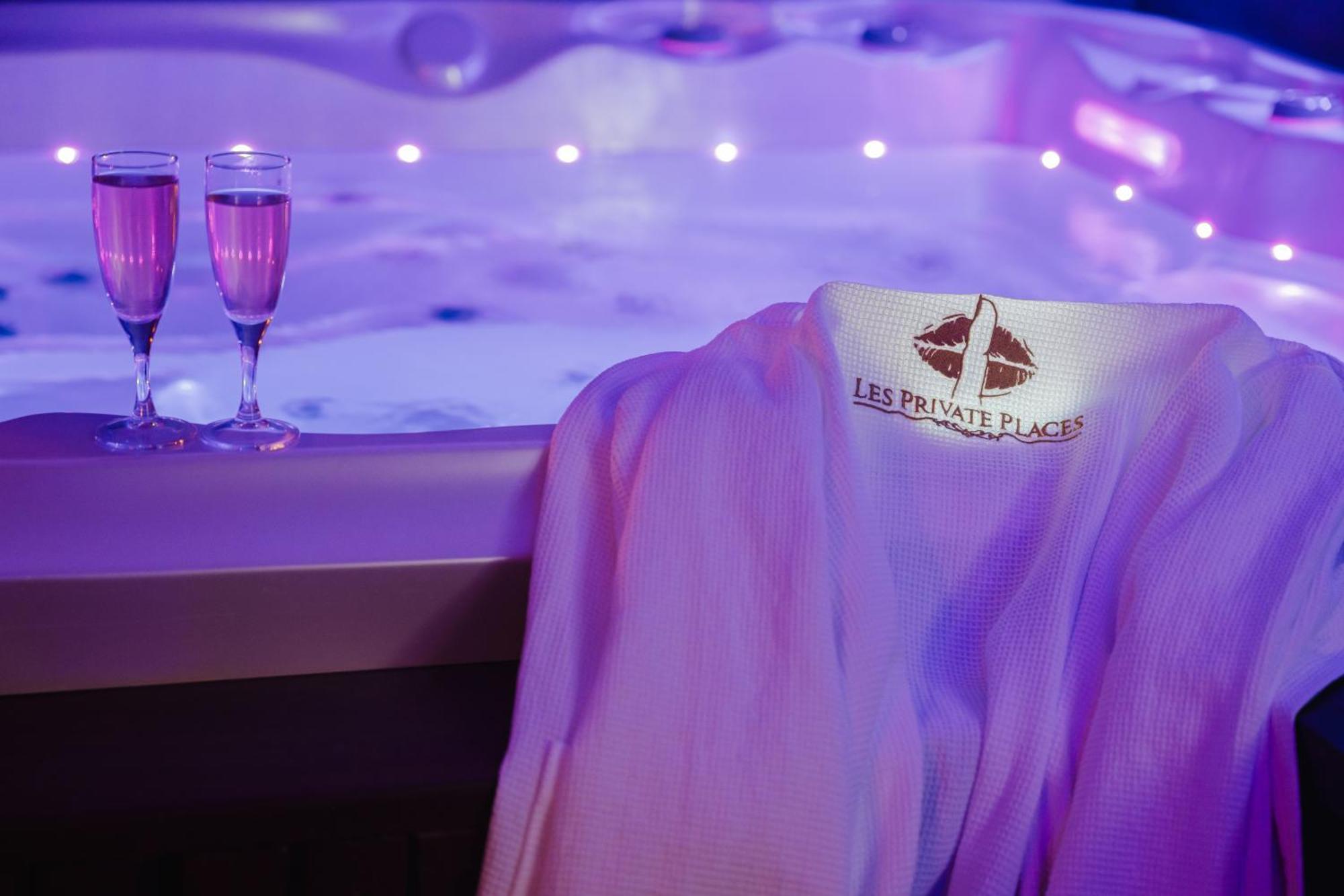 Les Private Places - Lit King Size Et Jacuzzi Prive