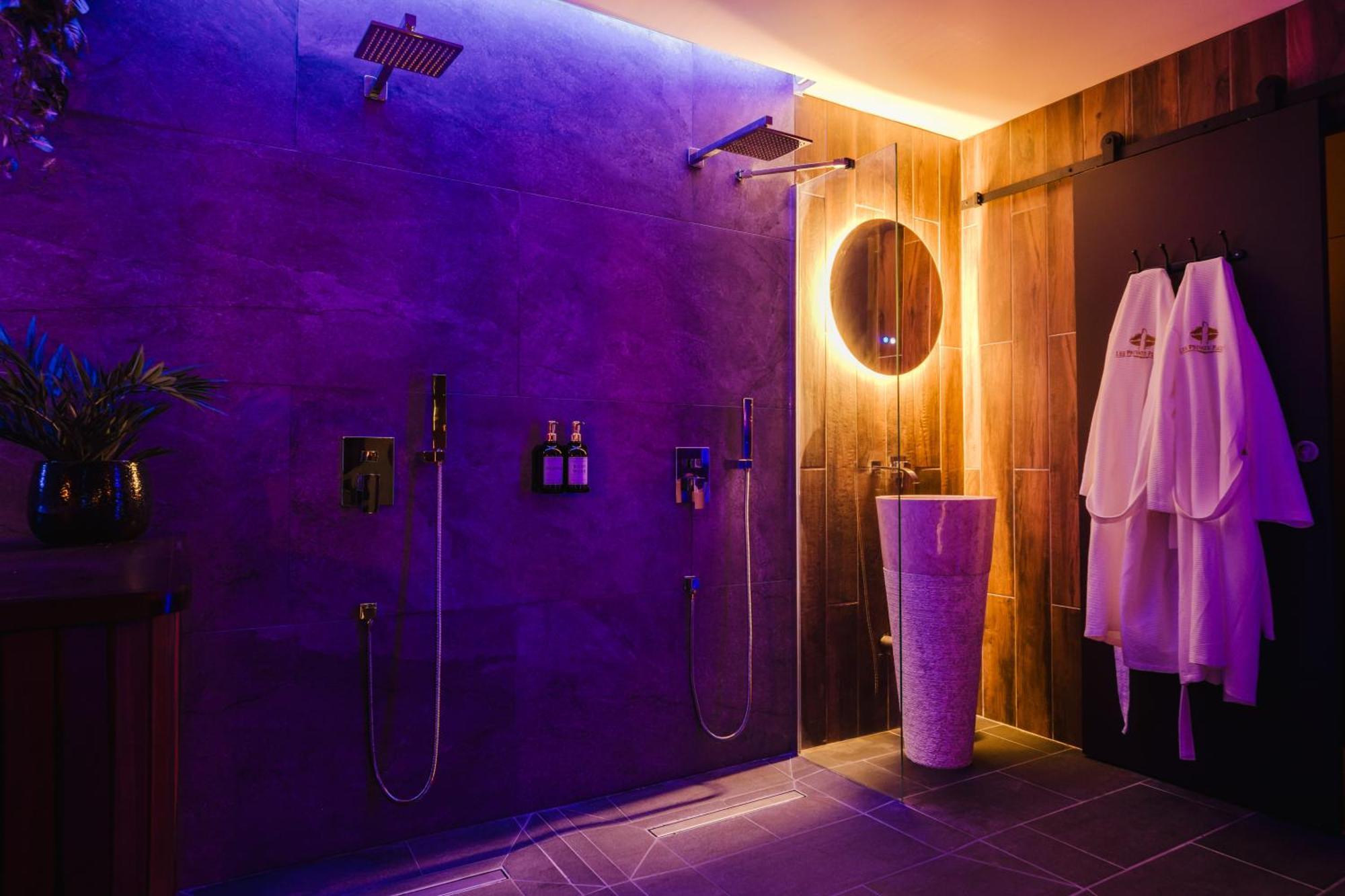 Les Private Places - Lit King Size Et Jacuzzi Prive *